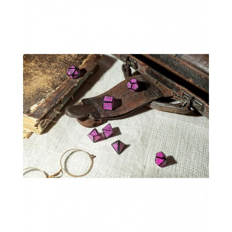 Комплект зарове Q-Workshop - Call of Cthulhu 7th Ed. Dice Set: Black & Magenta (7 бр.)