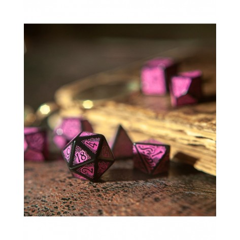 Комплект зарове Q-Workshop - Call of Cthulhu 7th Ed. Dice Set: Black & Magenta (7 бр.)