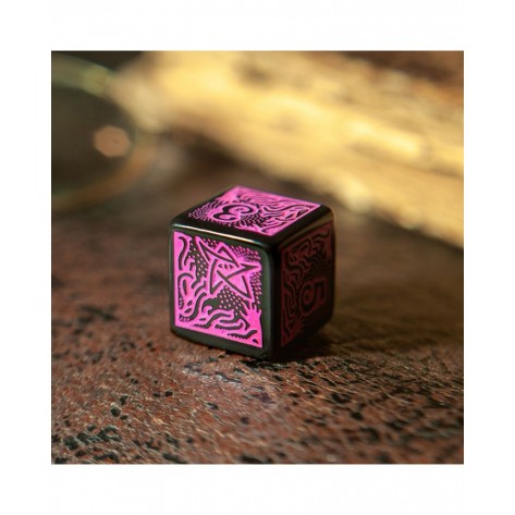 Комплект зарове Q-Workshop - Call of Cthulhu 7th Ed. Dice Set: Black & Magenta (7 бр.)