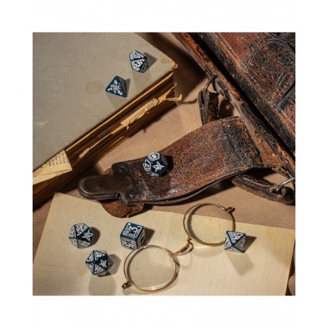 Комплект зарове Q-Workshop - Call of Cthulhu Dice Set: Abyssal & White (7 бр.)