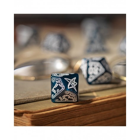 Комплект зарове Q-Workshop - Call of Cthulhu Dice Set: Abyssal & White (7 бр.)
