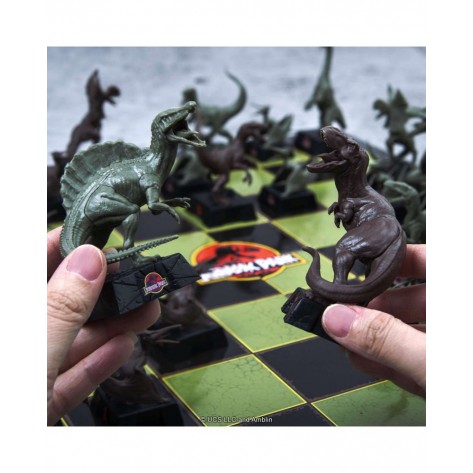 Шах Noble Collection - Jurassic Park Chess Set
