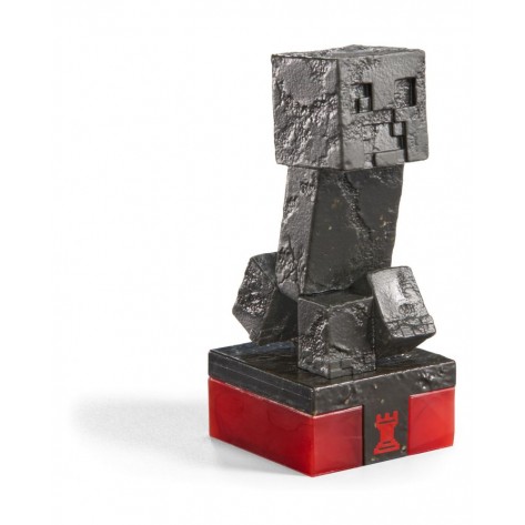Шах Noble Collection - Minecraft: Overworld Heroes vs. Hostile Mobs Chess Set